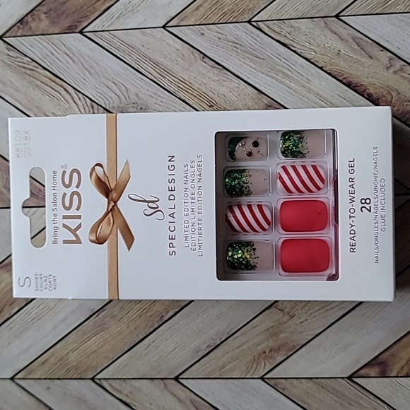 KISS Special Design Christmas Glue on Nails Glitter Stripes Short New Red Green - Picture 1 of 5